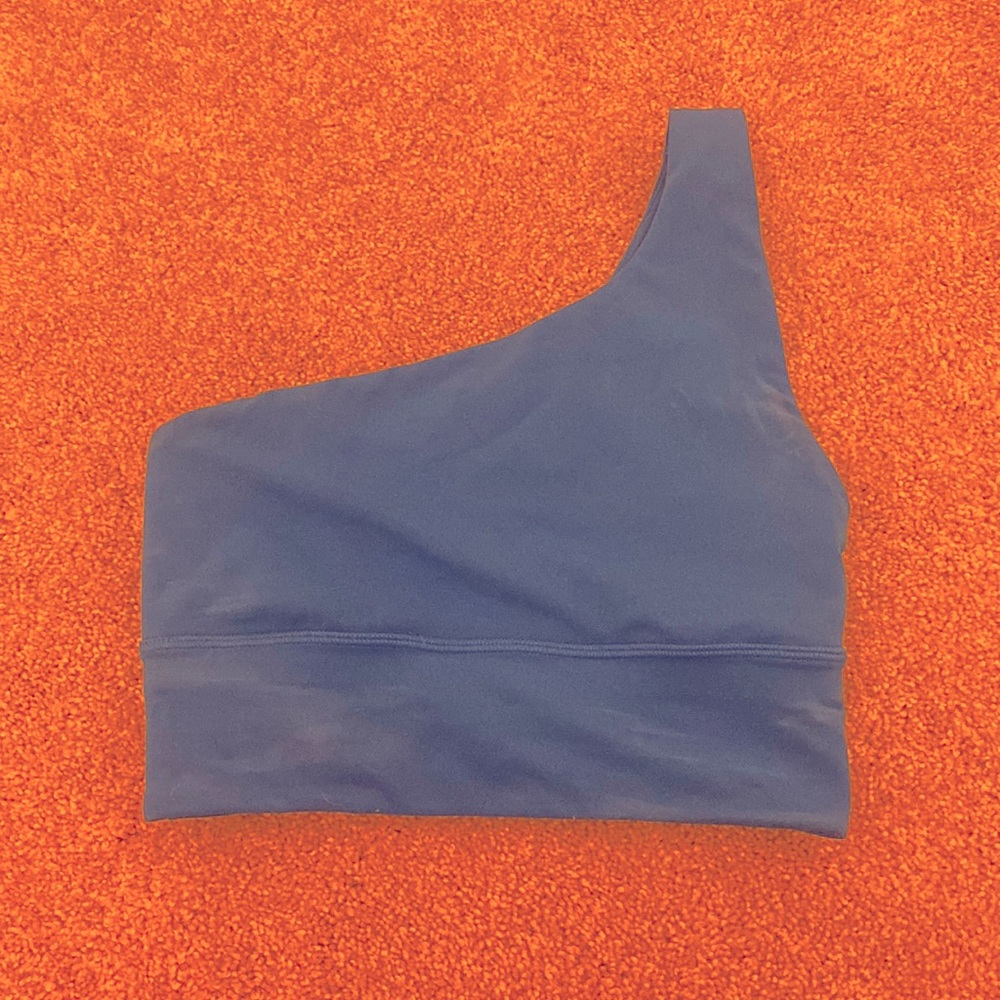 Lulu crop top size 0 but could fit a 2